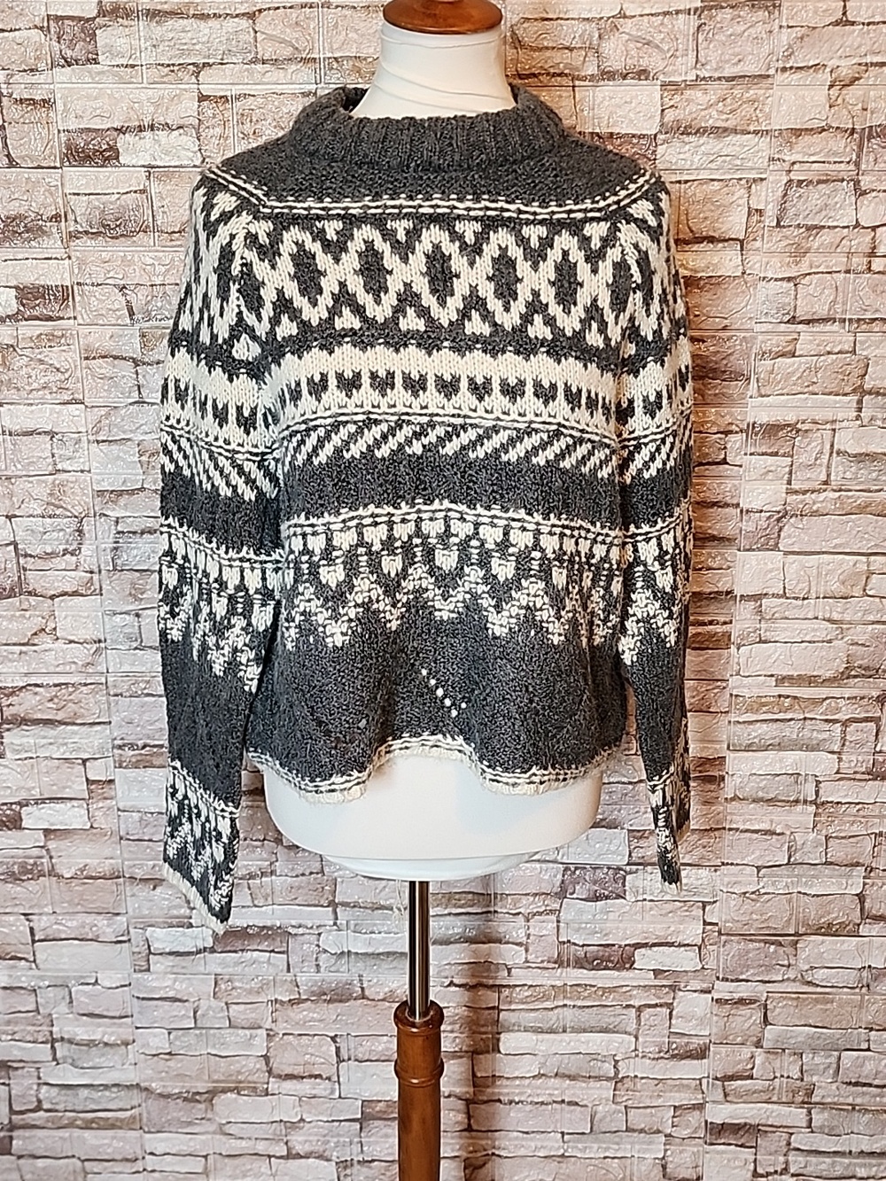 John Paul Richard Gray and White Patterned Sweater Brand new